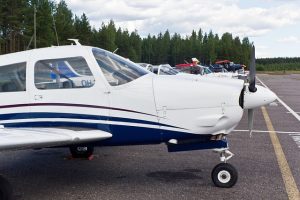 Airplane with torque links