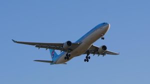 Commercial airliner